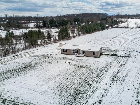 9795 Lambs Rd, Goodells, MI 48027