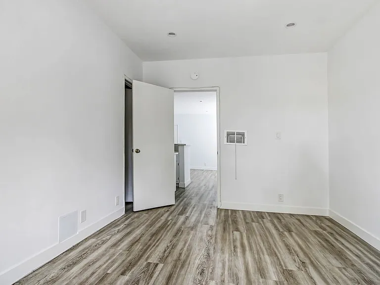 519 Hill St in Santa Monica! Steps to Main St and the beach! — Photo 15