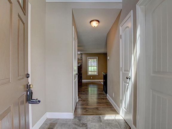 4th image of 417 Leslie Wood Dr