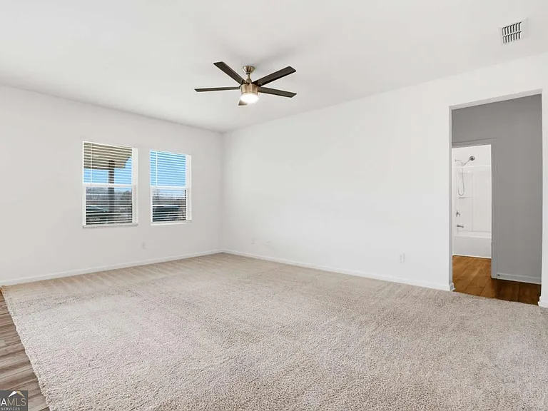 395 Knightsbridge Ln — Photo 3