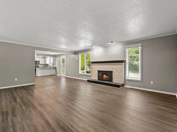 9210 Sea Wind Pl, Fort Wayne, IN 46804