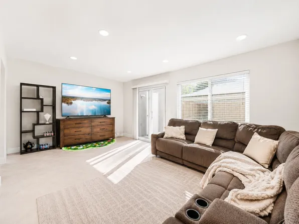 47 Fox Holw Unit 47, Irvine, CA 92614