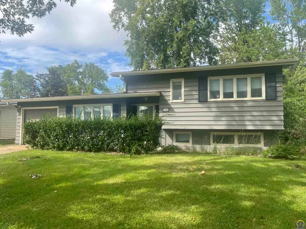 3506 SW Twilight Dr, Topeka, KS 66614