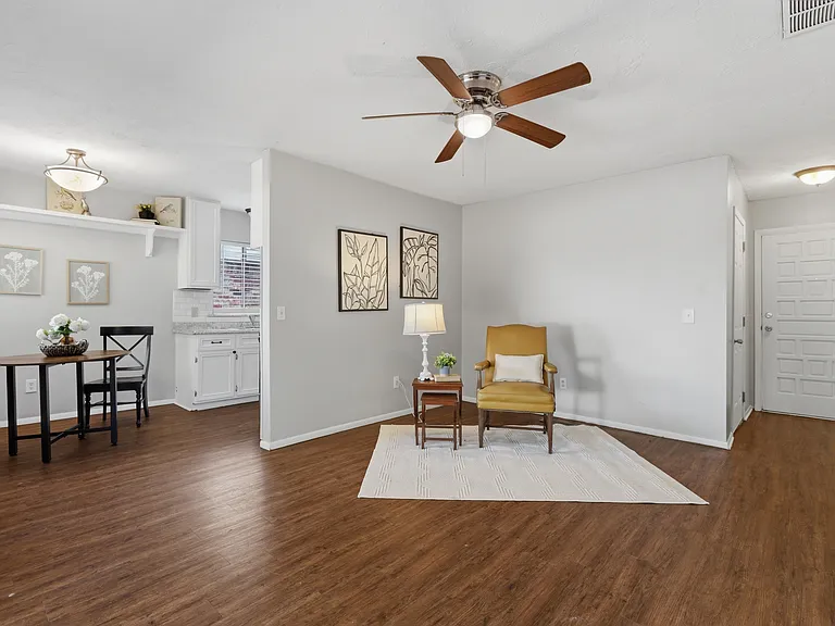905 Craig Dr — Photo 3