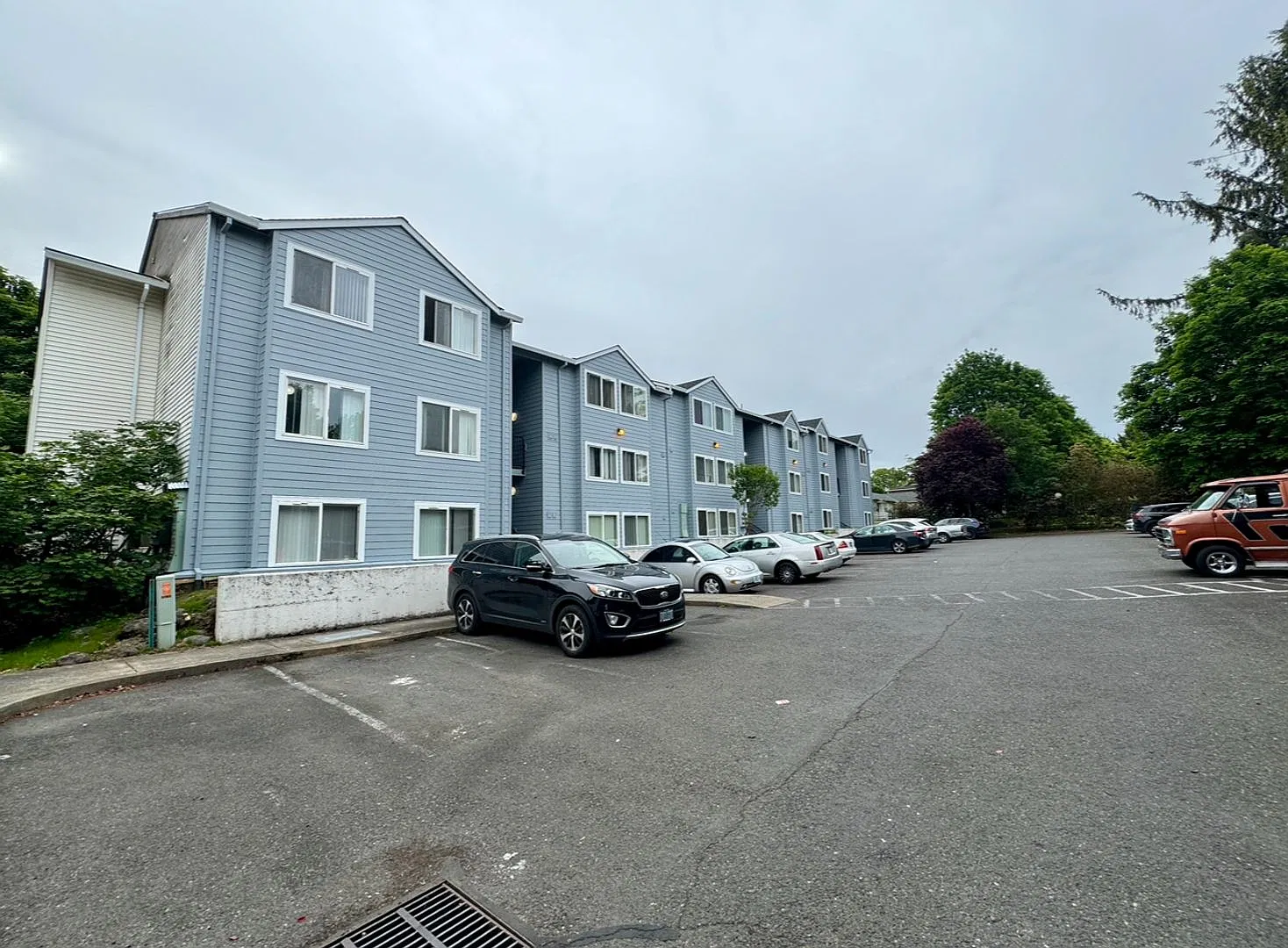 0174-06PP Lindsey Anne Apartments — Photo 1