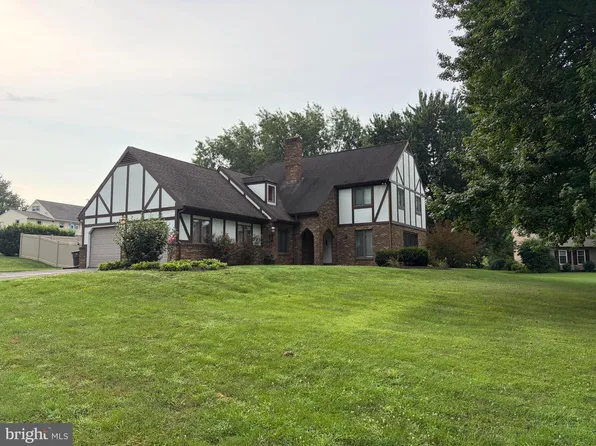 60 Country Ct, Landisville, PA 17538