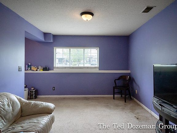 4th image of 1155 E 12th St
