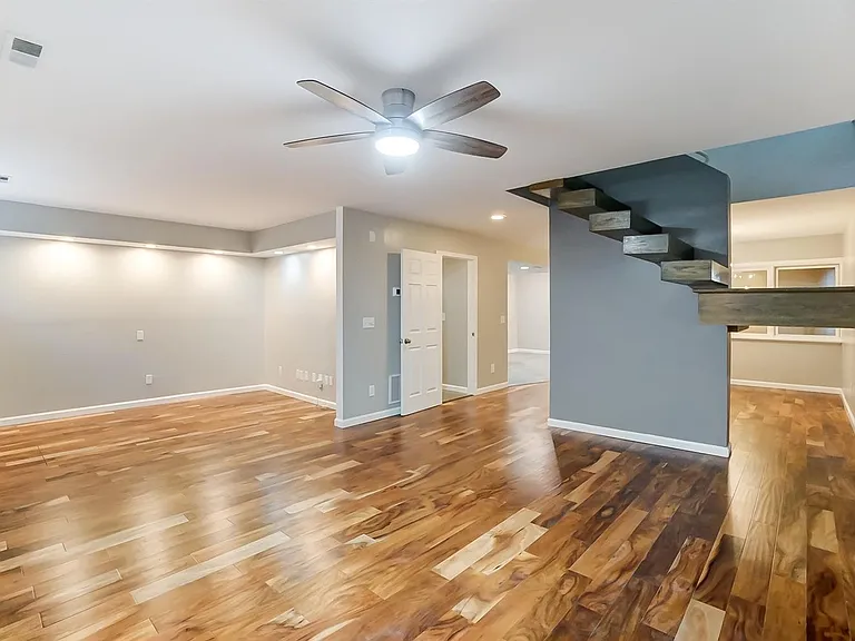 114 E Corry St — Photo 4