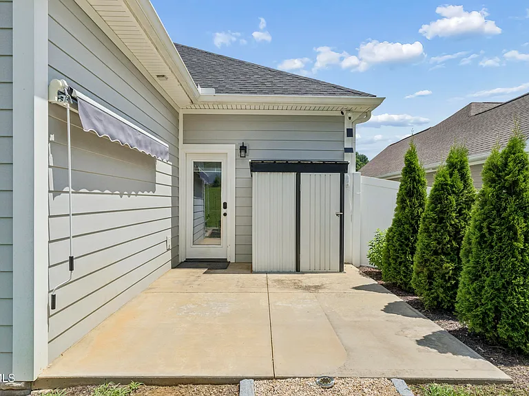 515 Villa Ln — Photo 32
