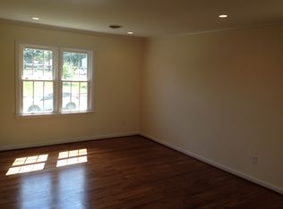 901 Apple Grove Ln, Richmond, VA 23223