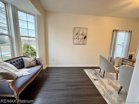 3rd image of 1923 Andover Blvd