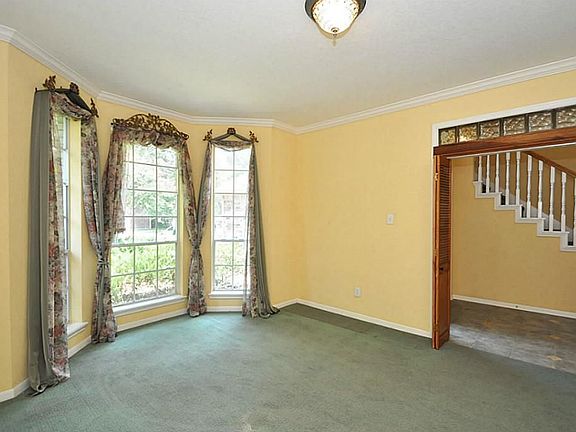 4th image of 2730 Five Oaks Dr