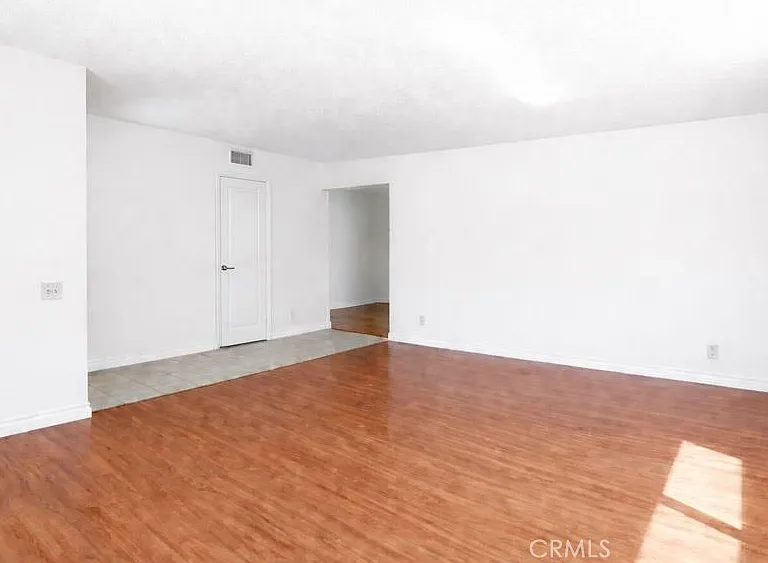 24033 Welby Way — Photo 11