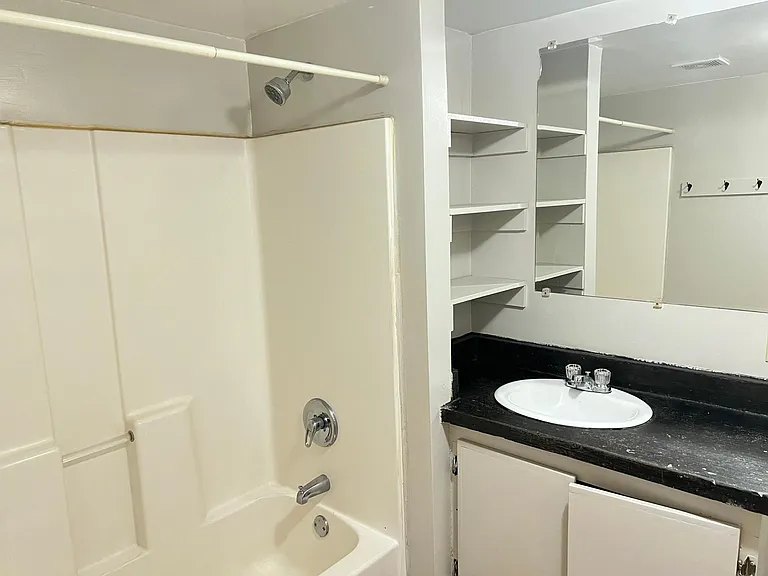 359 N 2nd St #B — Photo 4