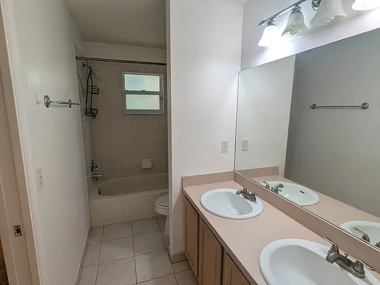 4715 Palmbrooke Cir — Photo 14