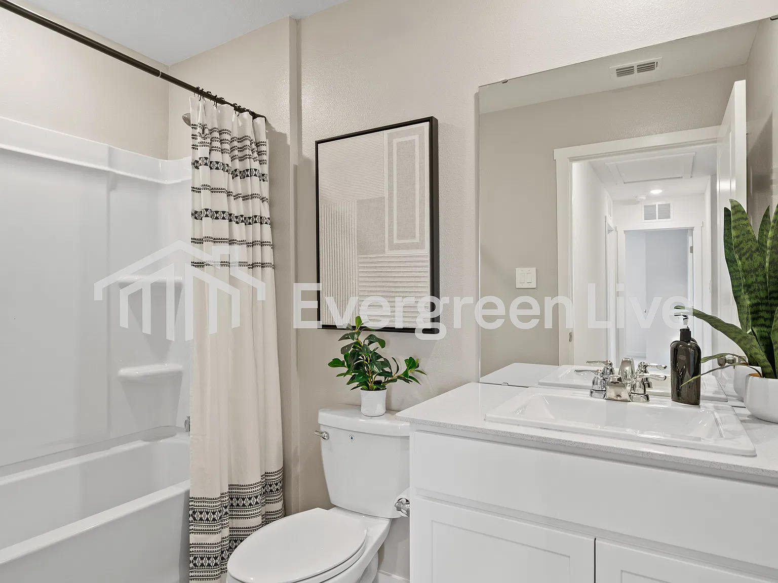 4 bed, 2.0 bath, 1985 sqft, $1,990 — Photo 3