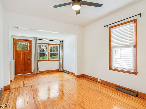 4th image of 28 Cedar Grove Rd