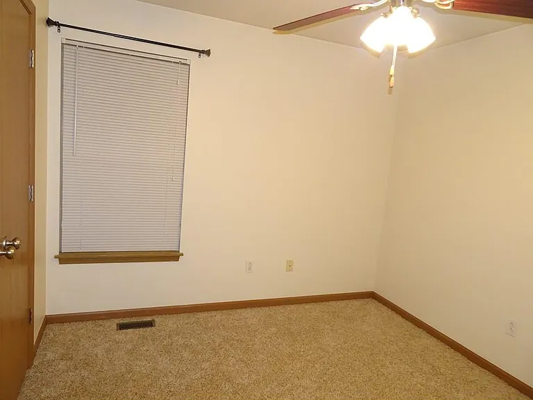 606 Glenstone Dr #1 — Photo 8