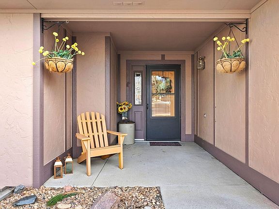 3rd image of 704 Birdie Ln
