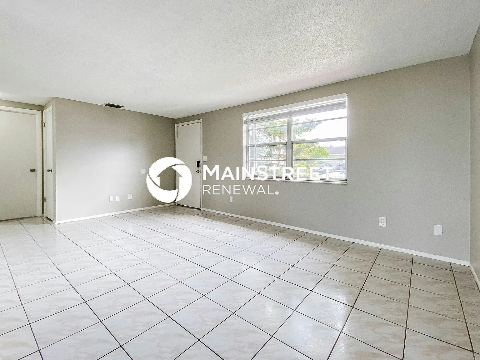 2115 Harrison Dr — Photo 2