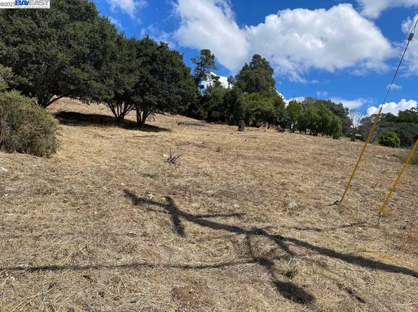 7608 Outlook Ave, Oakland, CA 94605