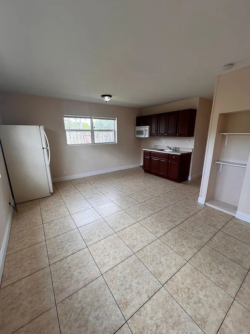 4821 Vermont Ave — Photo 3