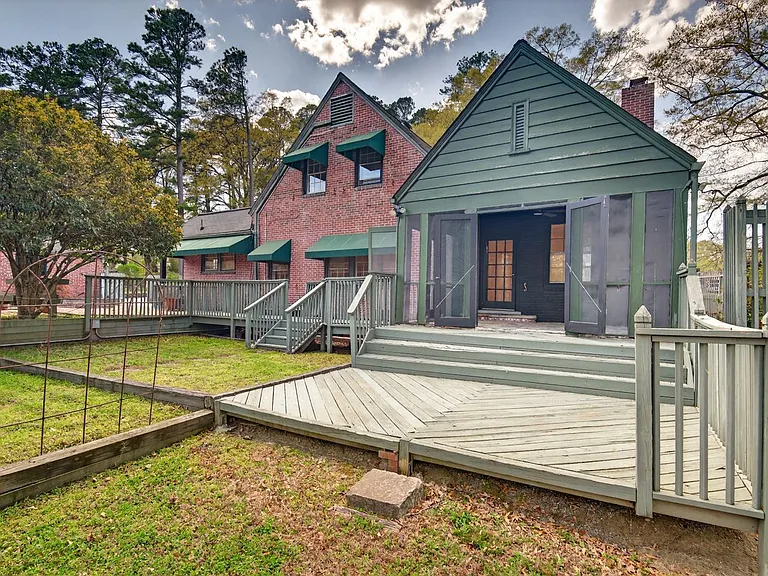 Screened in porch and deck