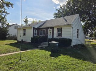 1018 Dundee Ave, Waterloo, IA 50701