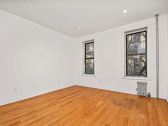 3rd image of 15 Crown St APT 4G