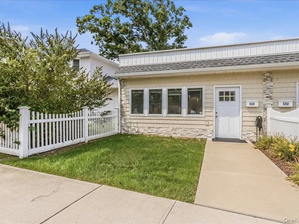 534 Bellmore Rd, East Meadow, NY 11554