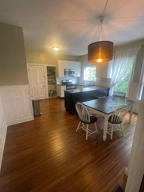 2 bed, 1100 sqft, $1,600 — Photo 4