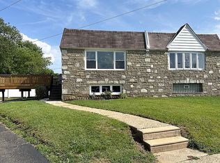 9999 Woodfern Rd, Philadelphia, PA 19115