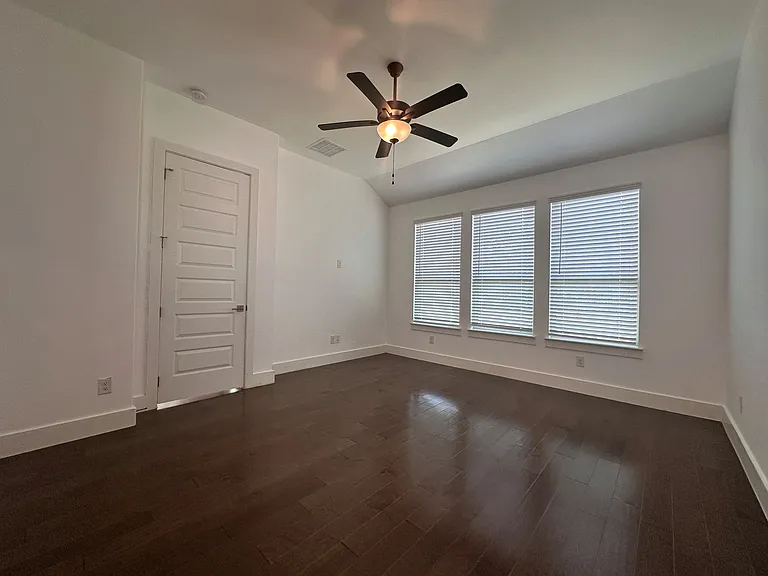 2609 Chevy Chase Dr — Photo 22