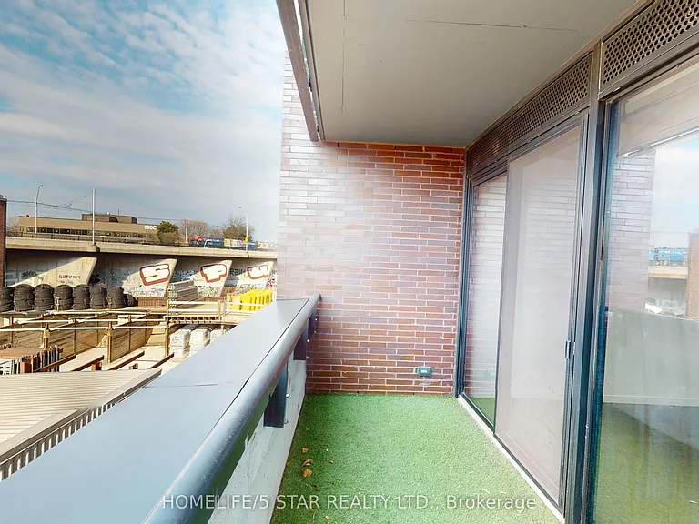 383 Sorauren Ave #310 — Photo 11