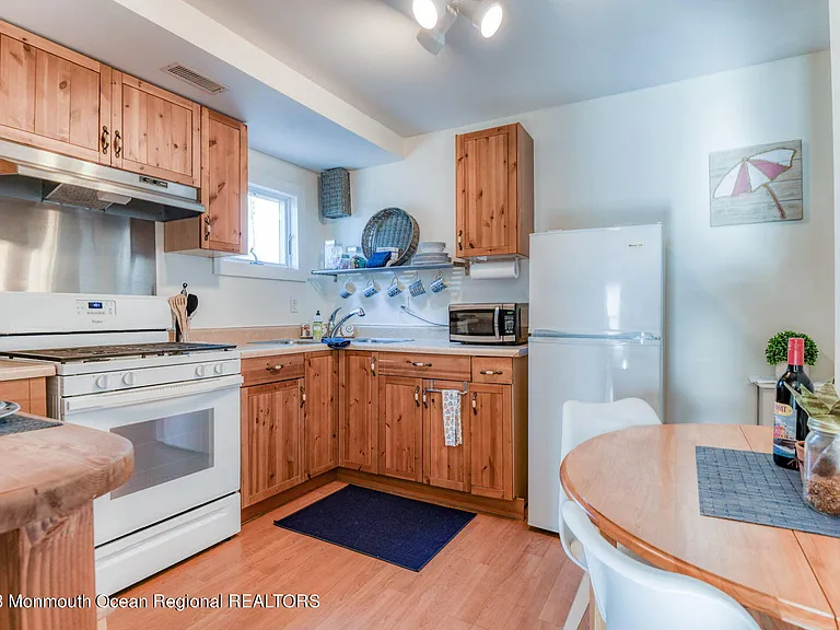 69 Franklin Ave #2 — Photo 4