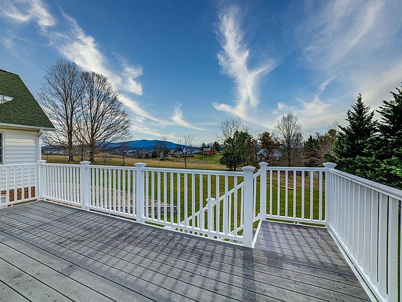 5th image of 504 Wentworth Ln