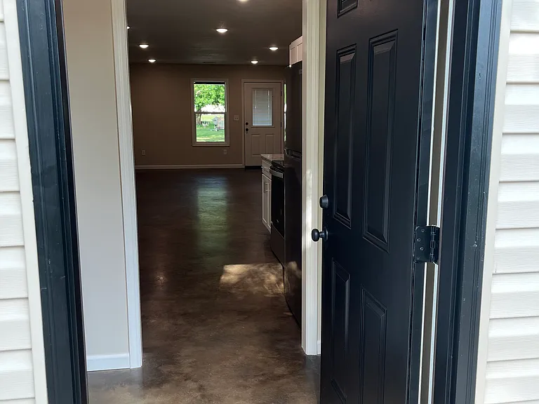 404 Locust Ave — Photo 6