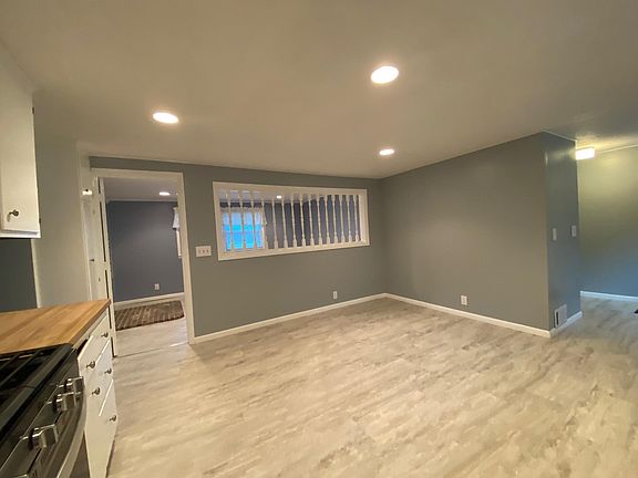2nd image of 15726 Crosstown Blvd NW