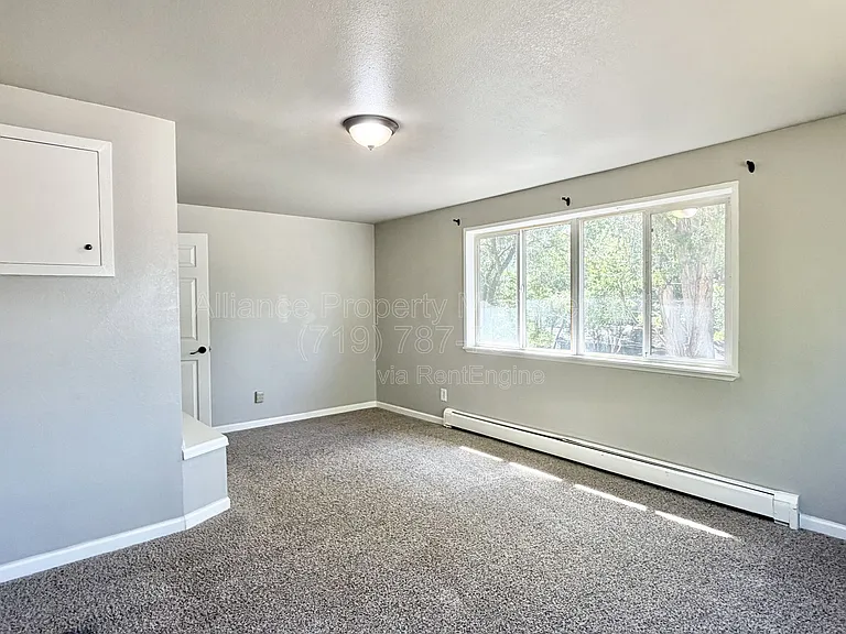 2528 Tremont St — Photo 14