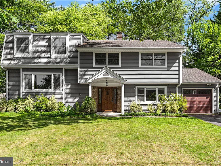 38 Robert Rd — Photo 2