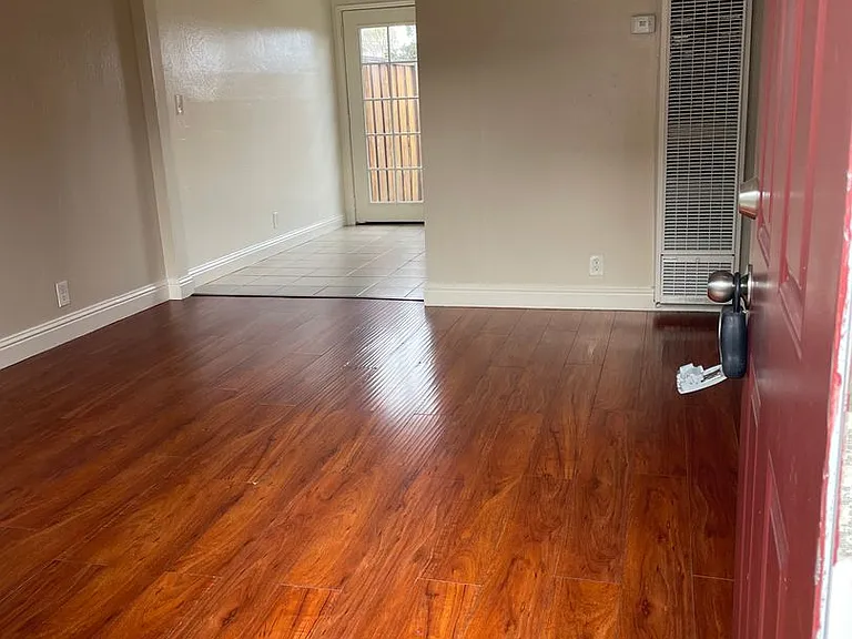 310 Market Pl — Photo 3