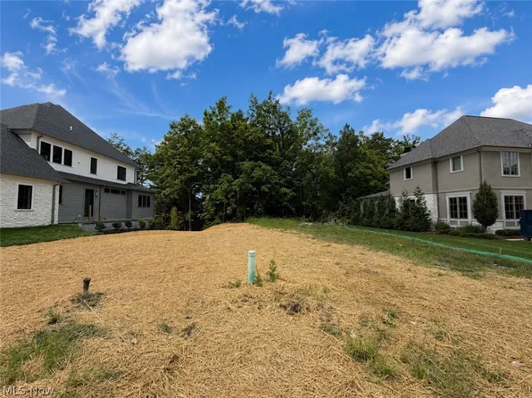 225 Stonecreek Ln, Chagrin Falls, OH 44022