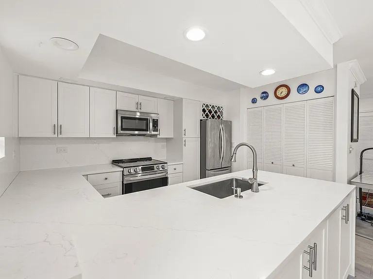 664 Forsyth St #6 — Photo 6