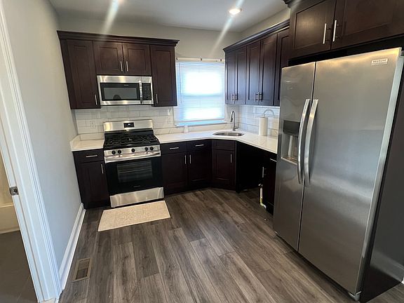 3rd image of 130 Garfield Ave APT 1