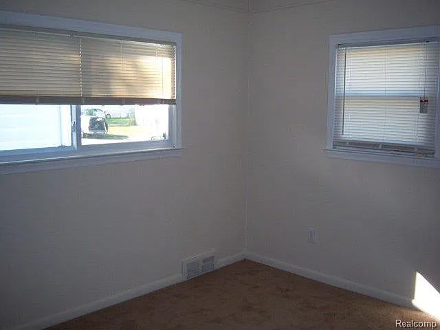 27107 Seyburn Ave — Photo 3