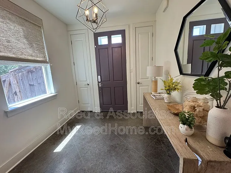 1080 Blythe St — Photo 10