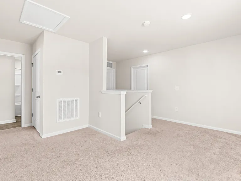 140 Lillian Ln — Photo 15