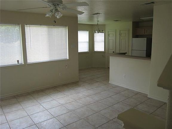 2nd image of 813/815 Sagewood Trl