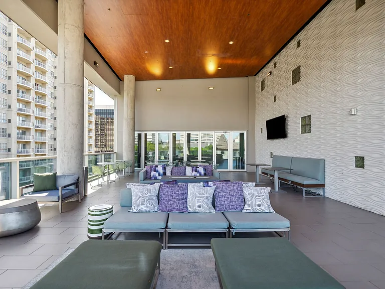 Gallery At Turtle Creek — Photo 17
