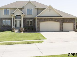 1410 Ranch Cir, Papillion, NE 68046